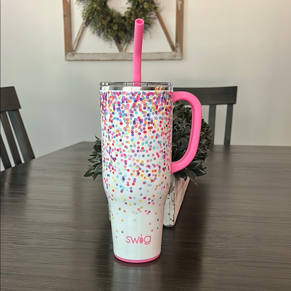 Excellent condition-Swig Confetti Tumbler with Pink Handle 40 oz, only used once